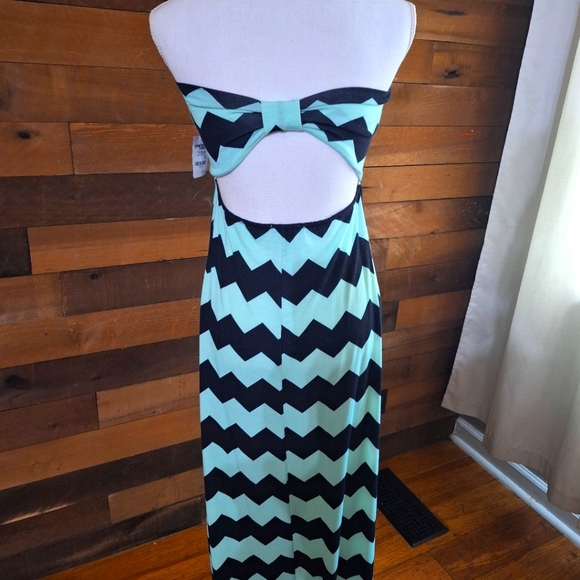 Charlotte Russe Sleavless Chevron Maxi Dress Size Medium - Picture 7 of 9